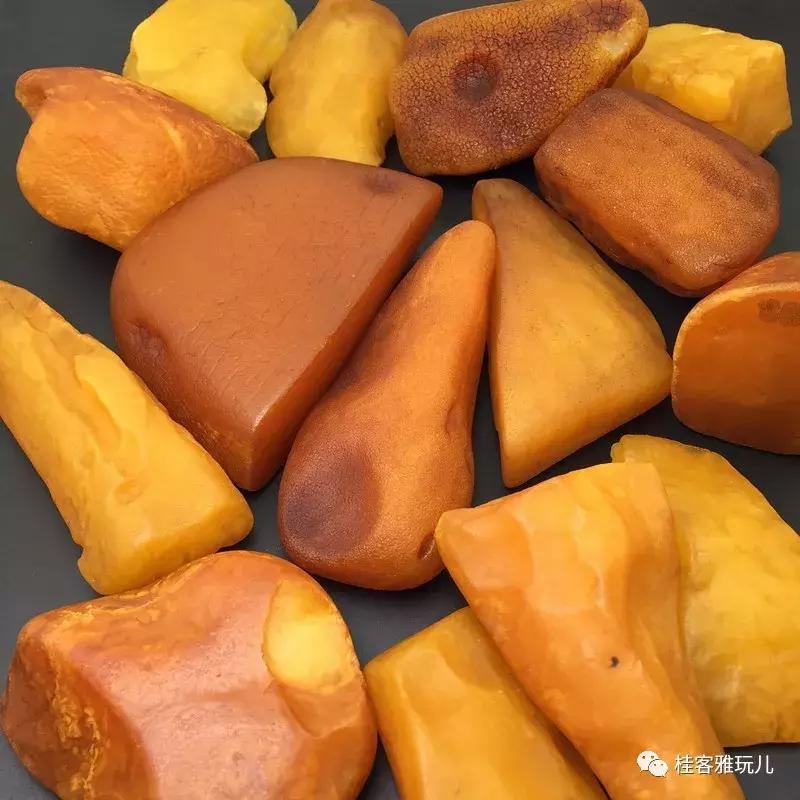 蜜蜡俄料跟乌料盘玩有什么区别,蜜蜡焦皮料是俄料还是乌料