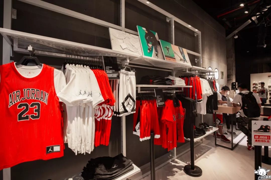 广州最大的AJ旗舰店来了!独栋双层,还有24款限量球鞋...