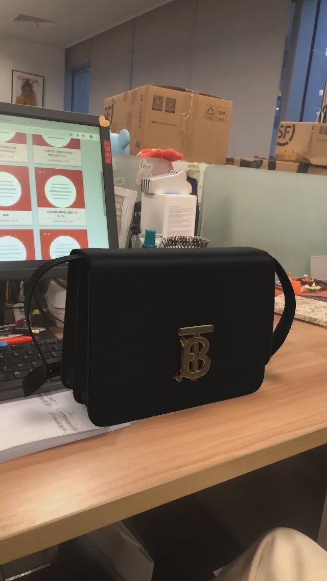 好久不逛实体店了出来试衣服,不去实体店试衣服