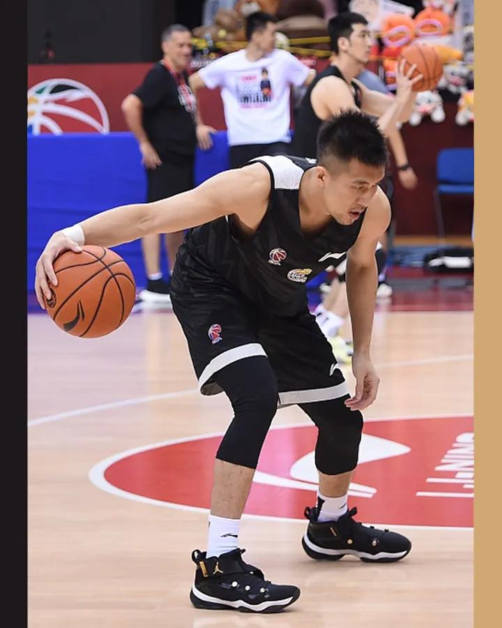 cba今日球鞋上脚一览,今日cba球鞋上脚一览