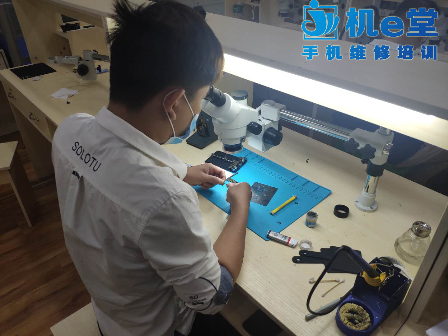 兰德手机维修培训学校,哪里有正规的修理手机培训学校