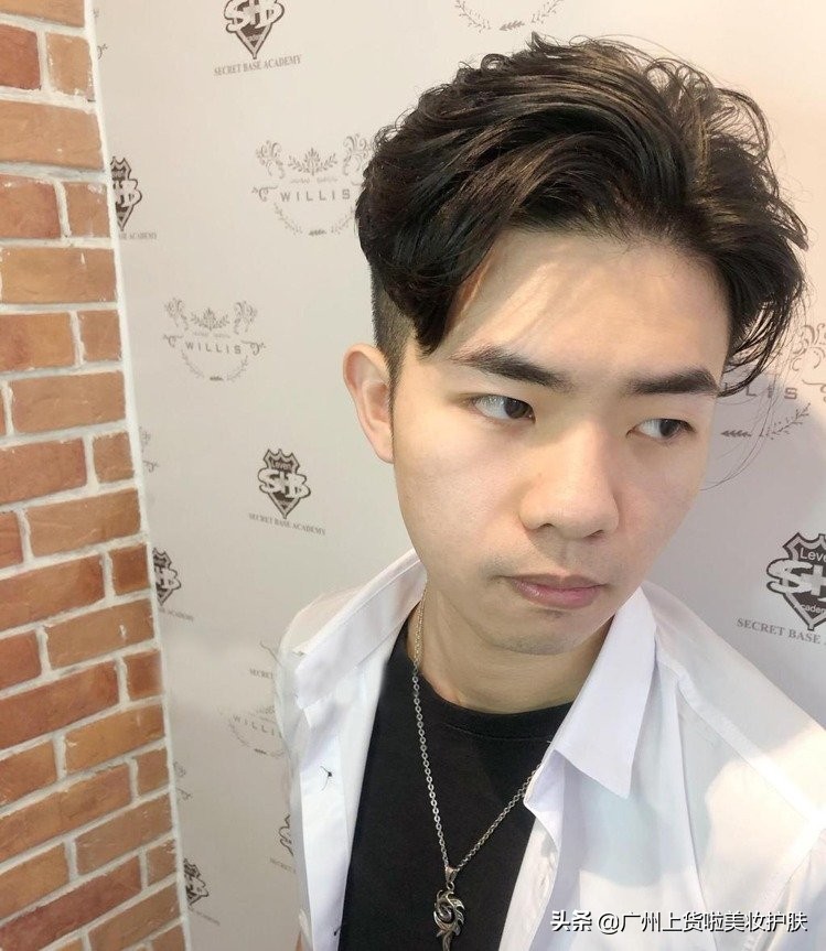 三款热搜的男生清爽露额头发型!让女孩对你刮目相看