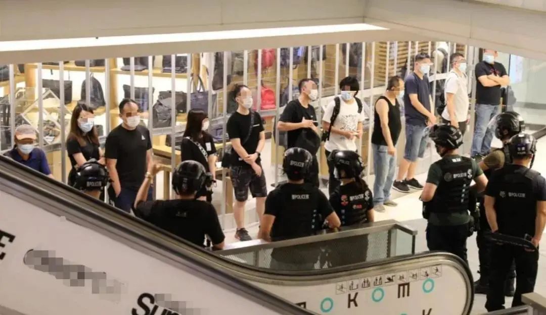 黑暴重来！旺角非法聚集36人被票控2男涉藏仿制枪伸缩棍被捕