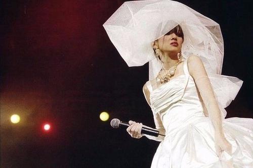 梅艳芳为何不如邓丽君,梅艳芳伊能静谈女性价值