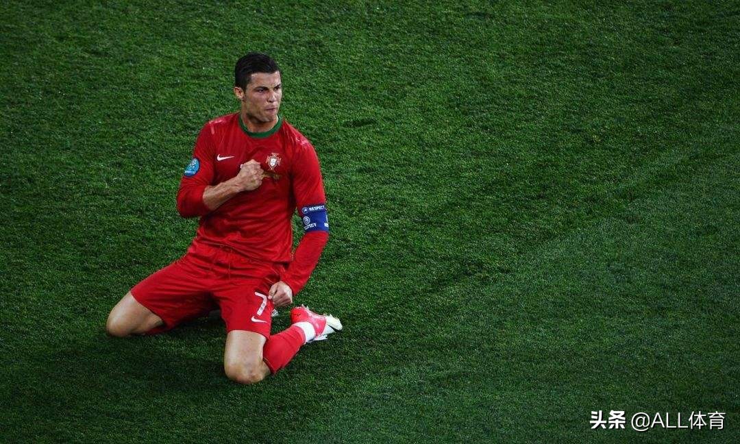 优质偶像的担当！C罗又为疫情捐款，这次帮助的是业余足球！