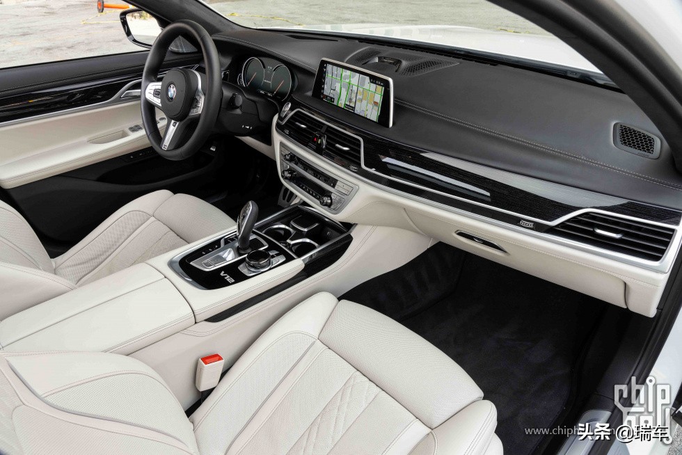 新款宝马m760liv12曜影特别版,宝马的v12