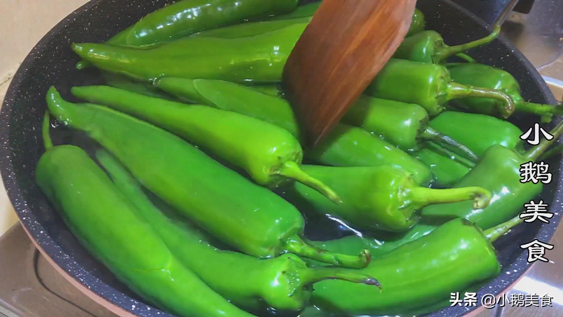 怎么酱油腌辣椒好吃又简单,酱油腌辣椒最好吃的做法视频