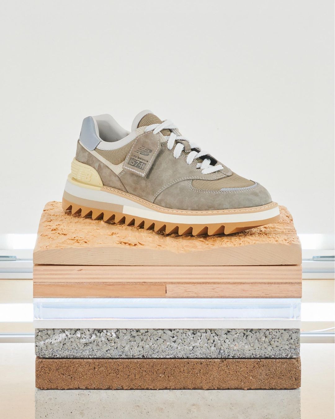 最近值得购买的好球鞋600左右,推荐一款球鞋价格适中