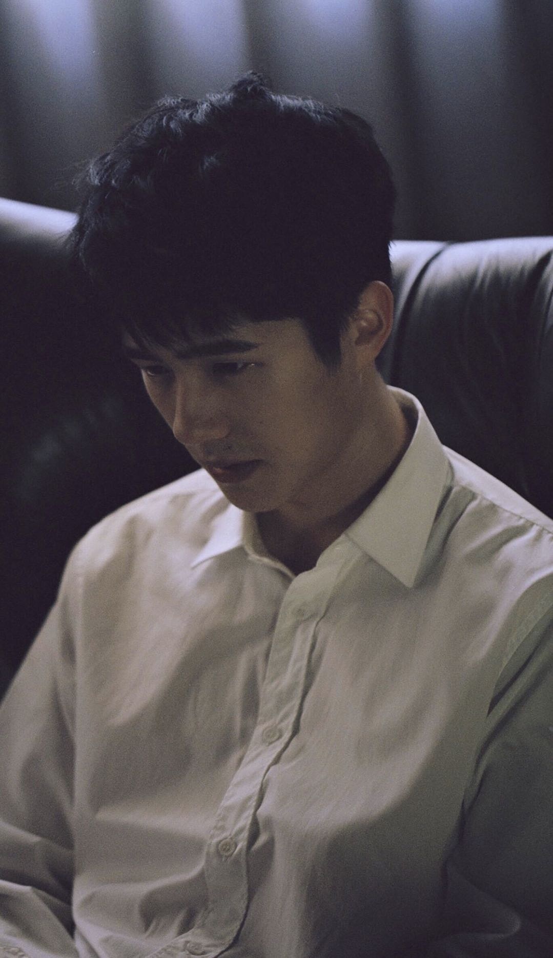 白衬衫在男生身上，为什么会有这么大的魅力？