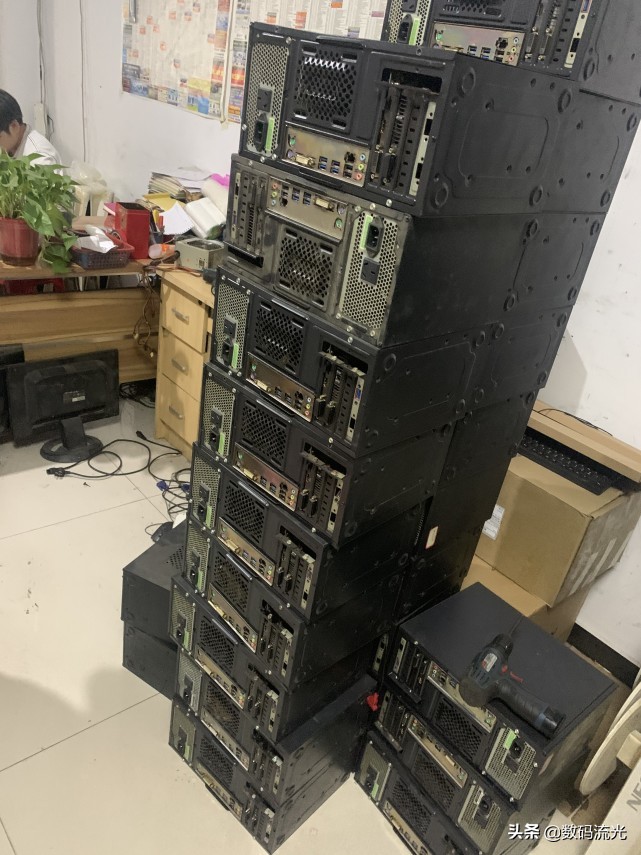 朋友准备置换40台电脑，看中的配置两千多一套，大家看值不值？