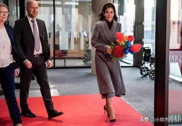 英国第一女友穿$69大衣助攻，鲍里斯大获全胜...|郑尔摩斯周报