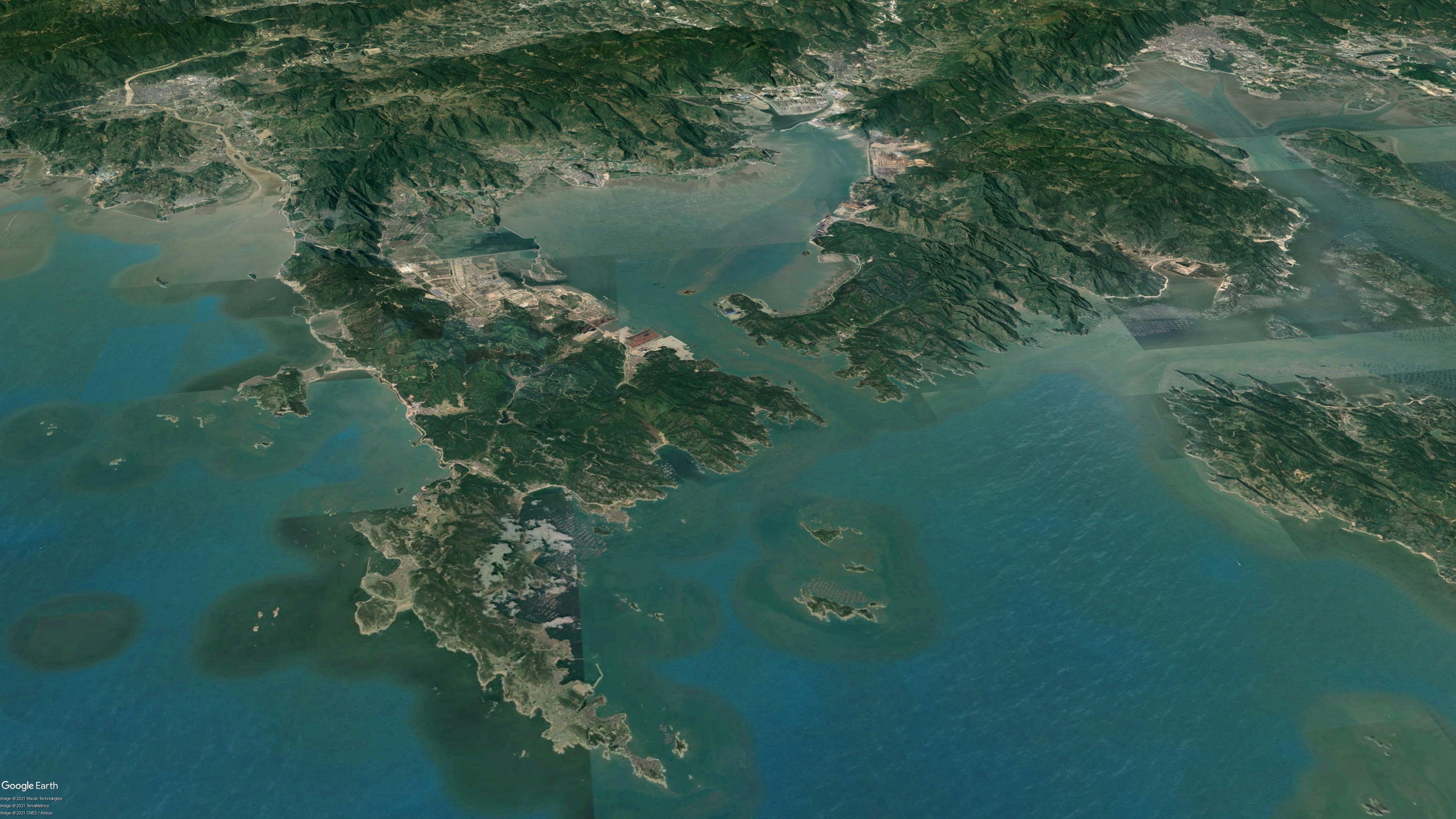 罗源这个小区的面积比城市还要大海景及高铁傍身却依旧空空荡荡