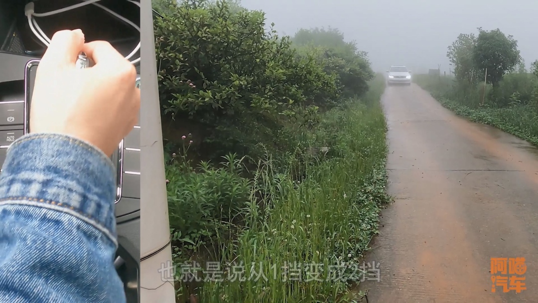 自动挡汽车爬长坡怎么操作,老司机开自动挡车不刮蹭技巧