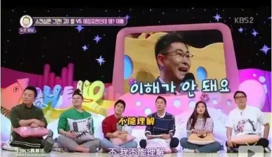 气愤！一男子高铁上撩起亲生女儿衣服不停抚摸、亲吻！爱也要底线