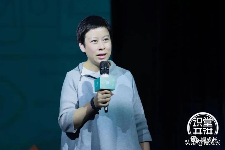 星巴克被小孩看到了,在星巴克碰到小孩