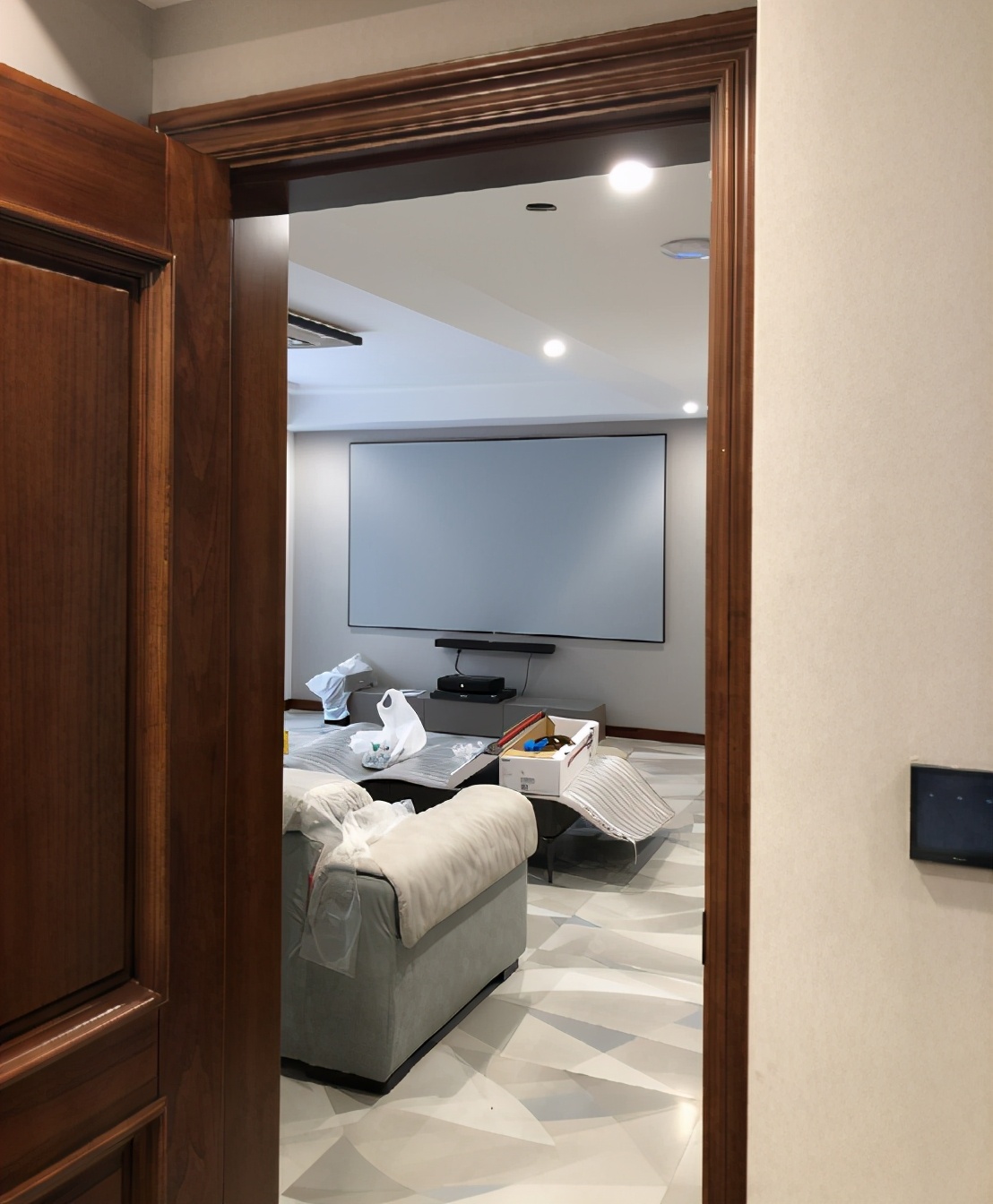 打造最简单的家庭影院,家庭影院装修效果图大全现代简约