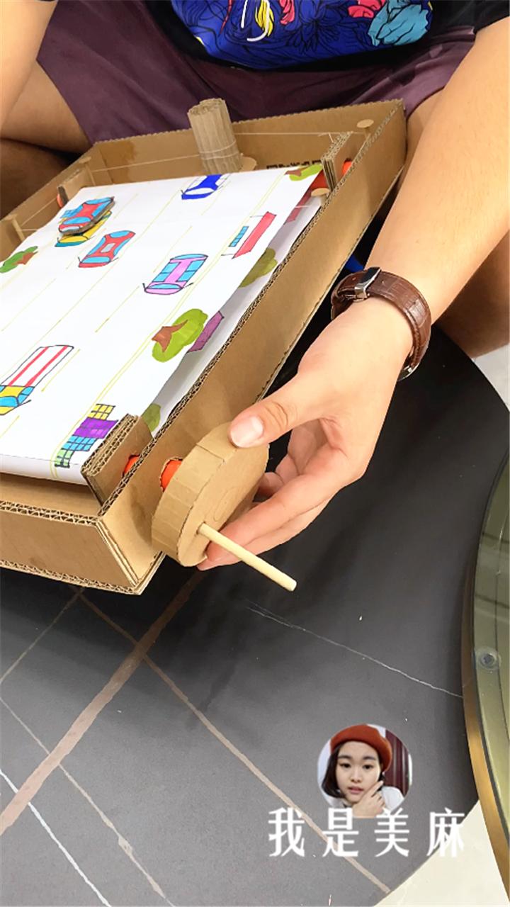 爸爸用纸板做的车,爸爸用纸箱做的变形汽车