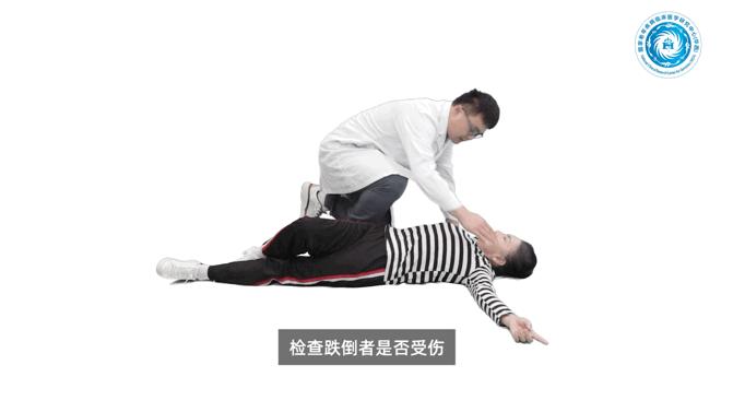 老年人摔倒路人怎么扶,老年人跌倒如何扶