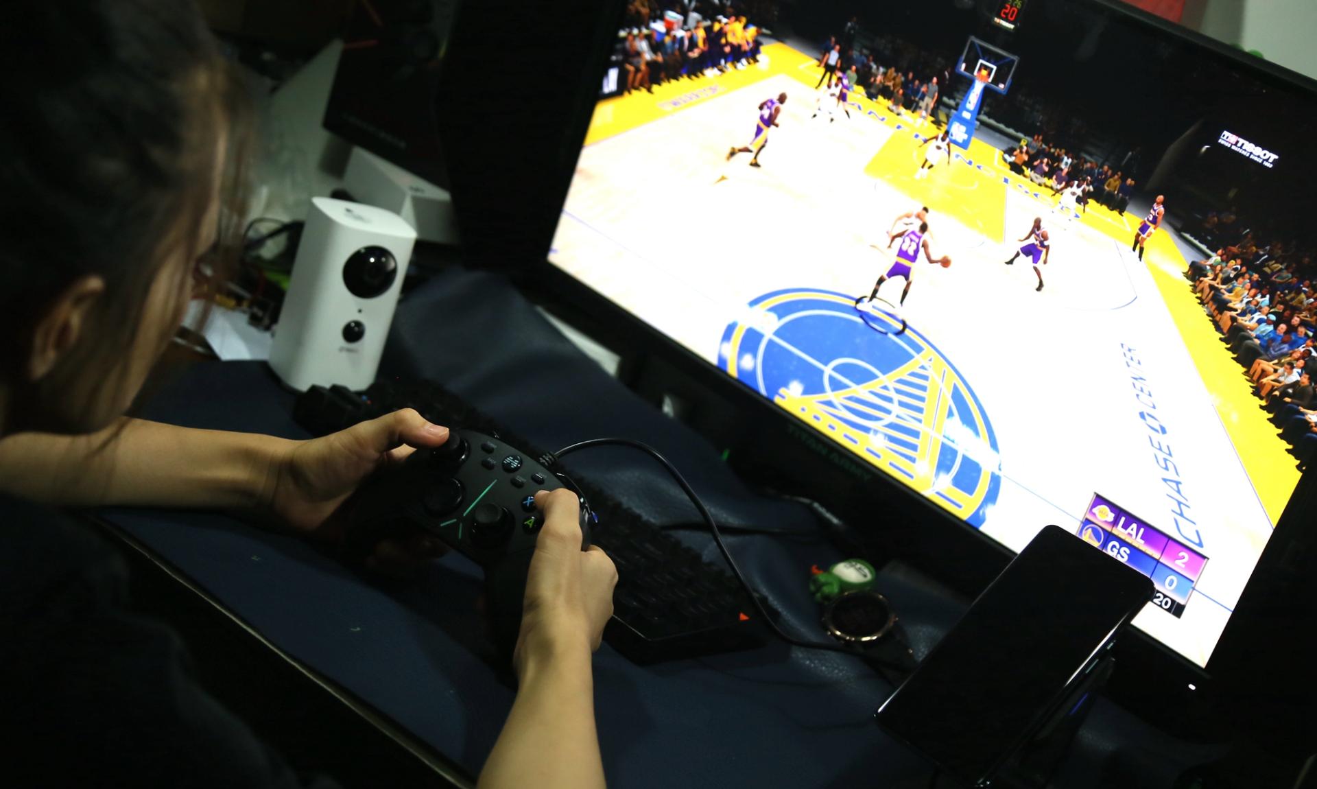 北通阿修罗3手柄玩神力科莎,北通阿修罗3游戏手柄无线版设置