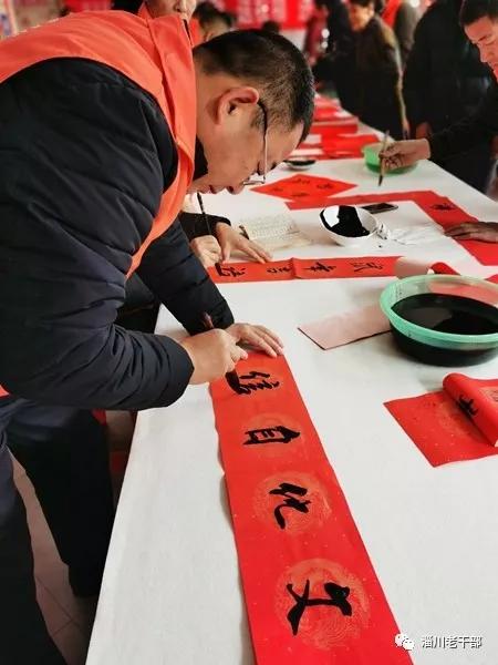 春联下乡活动文化进万家,送春联迎新春文化下乡暖人心