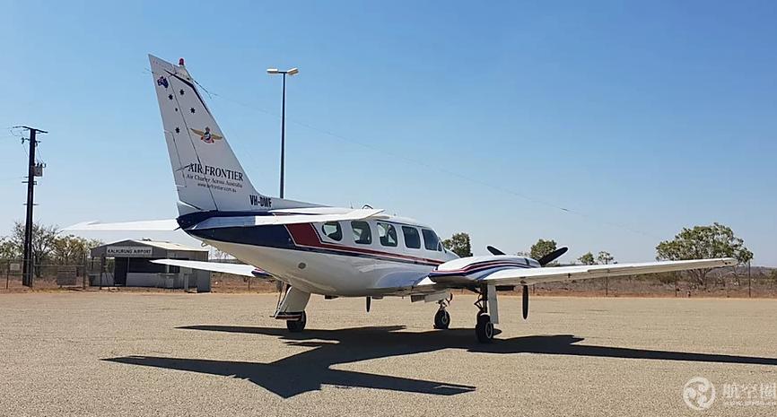 越南航班上有蛇吗,飞机上现诡异一幕空姐钻上行李架