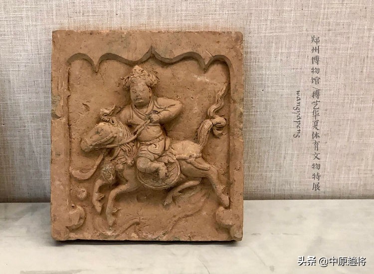 中国古代踢足球,原来古代是这样踢足球的
