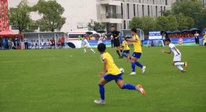 太厉害！这群在雨中跑了1小时的少年们，告诉你这场比赛有多强！