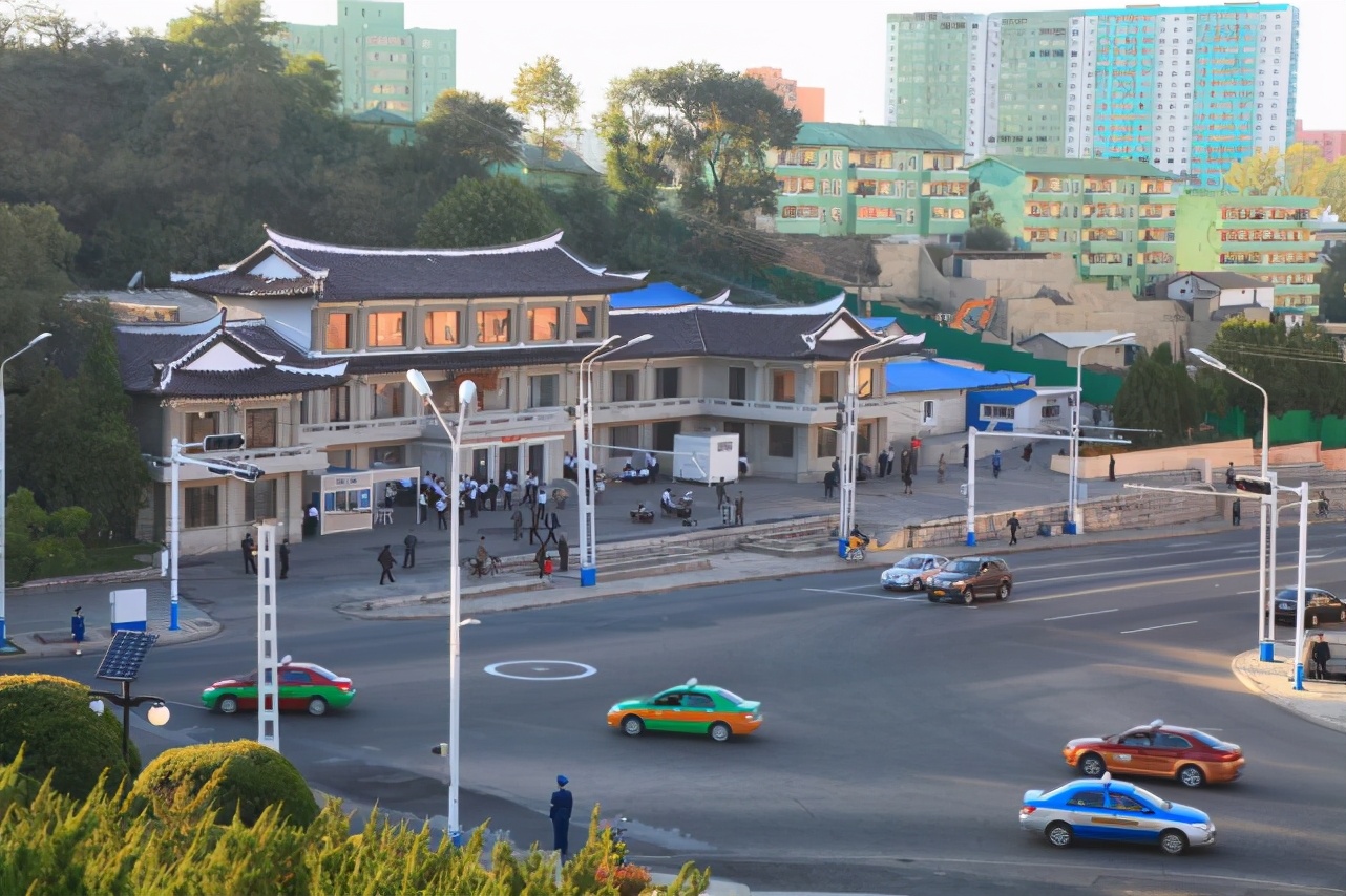 朝鲜有没有假货,朝鲜街头广告牌