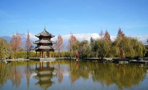 长亭外古道边芳草碧连天全诗欣赏,长亭外古道边芳草碧连天古诗解读