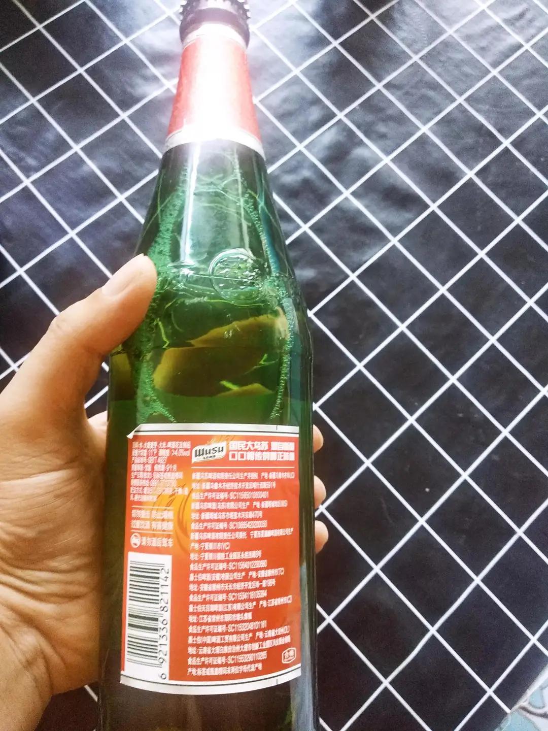 夏天喝啤酒,这5款国产“大绿棒子”,能喝3瓶以上的都是好酒量