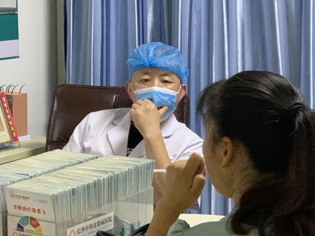 白癜风在治疗中容易走进哪些误区,白癜风发展期用药能控制吗