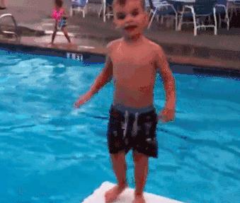 开心一刻:妹子身上的彩绘很逼真