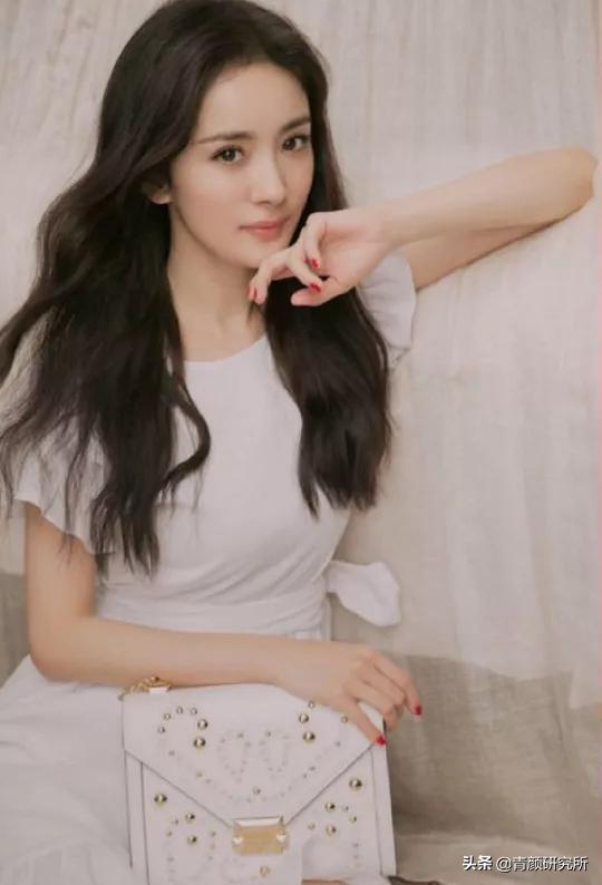 高腰梨形裙杨幂,镂空花朵裙杨幂穿搭