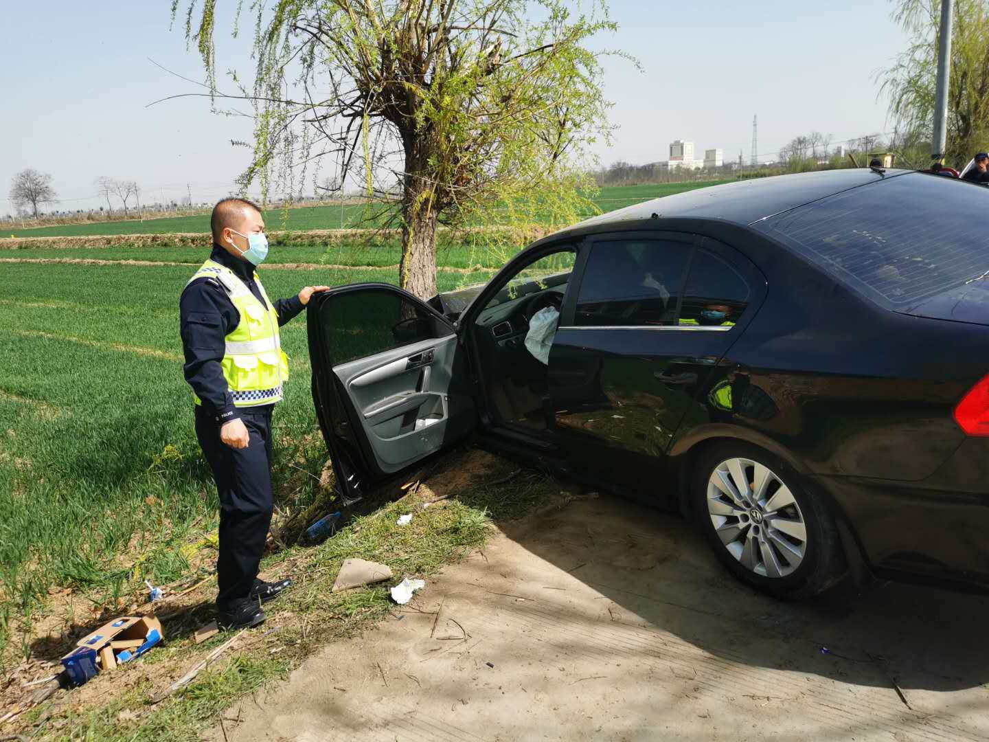 一张流程图既方便了群众又提升了效率西安临潼交警李晓东自创的交通事故处置工作法一举两得