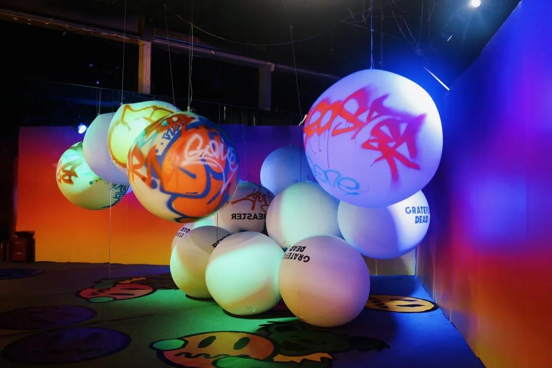 别争了,这条马路才是魔都内卷之王