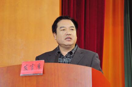 顶杀妻疑云的校长一心借钱搞事业：为扩建校舍高息借贷致学校负债上亿；受贿不足8万元，偷偷借给学校300多万