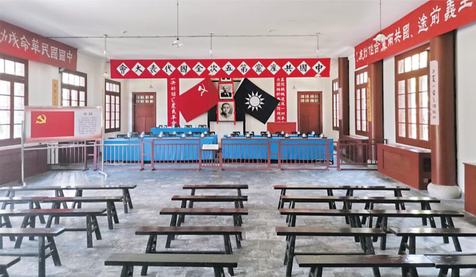 在汉举行的*共中**五大为*党**的建设作出重要贡献