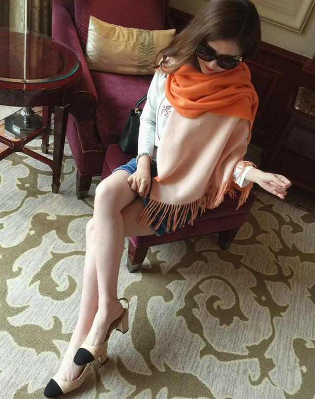 2019年最时尚系围巾方法,2022年最流行的奢侈品围巾