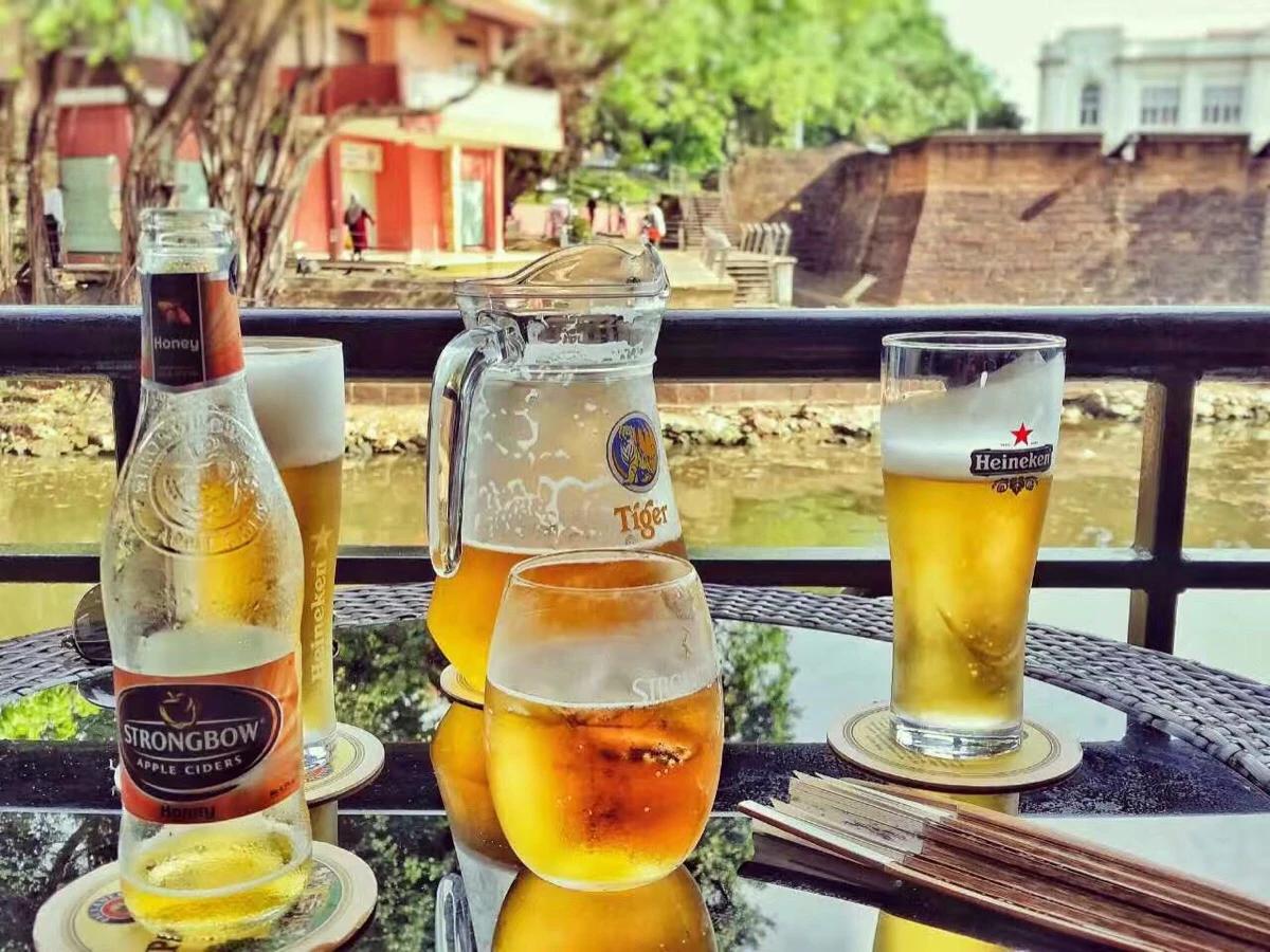 过期好几年的啤酒能用吗,易拉罐啤酒过期一年了还可以喝吗