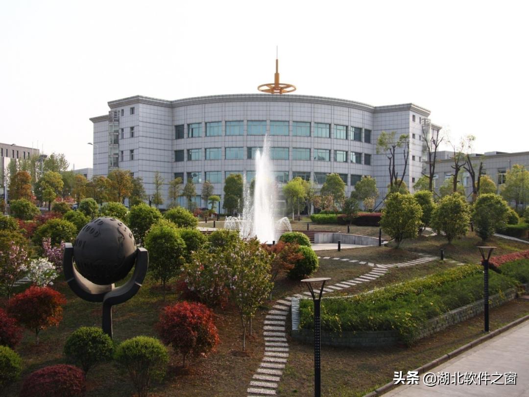 湖北软件行业20年·人物故事｜长江通信总裁、*党**委书记熊向峰