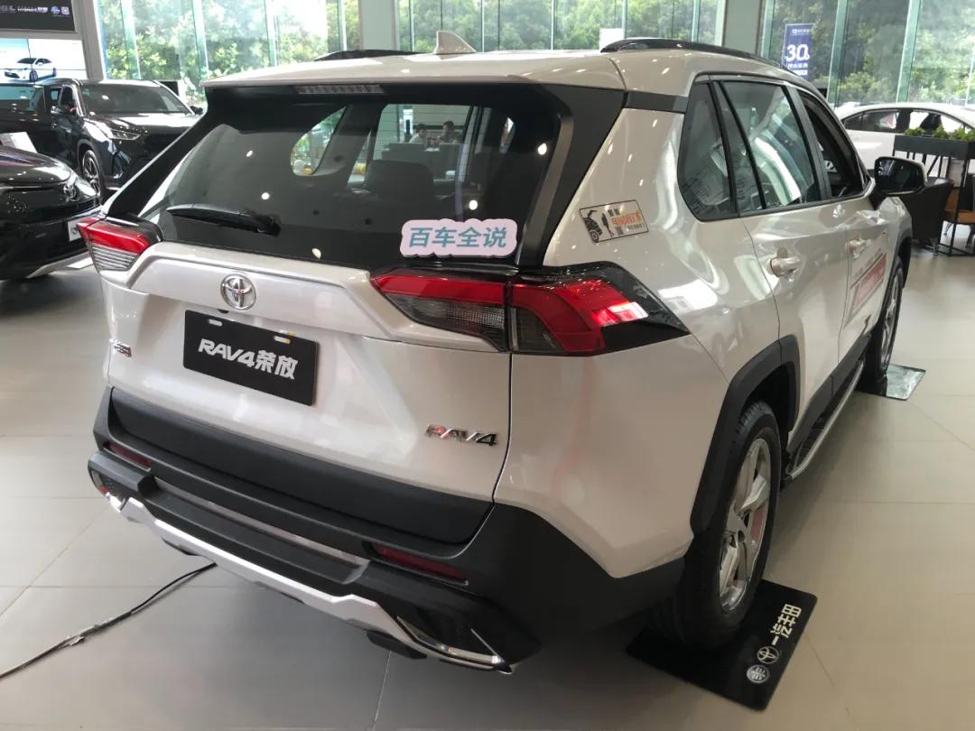 探店丨动力肉，内饰老，丰田荣放凭啥销量这么好？