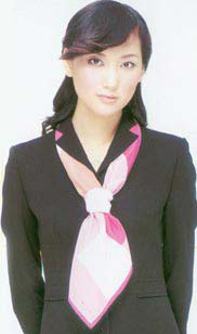 方形丝巾和丝巾扣,丝巾系法大全小方丝巾的打法