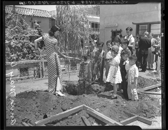 运动员上台领奖穿的是什么衣服,奥运会运动员领奖服
