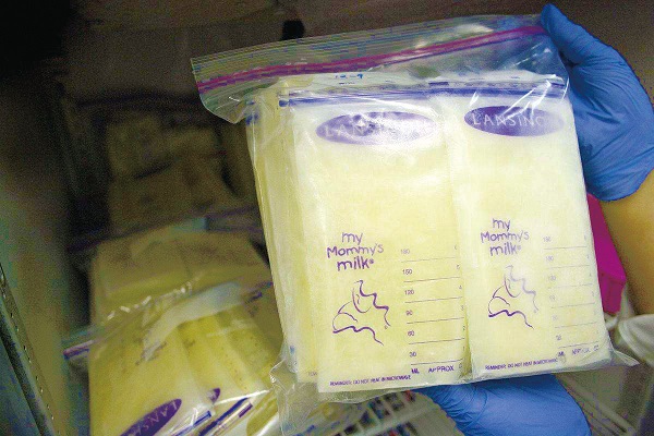 母乳优势仍然甩配方奶粉一条街