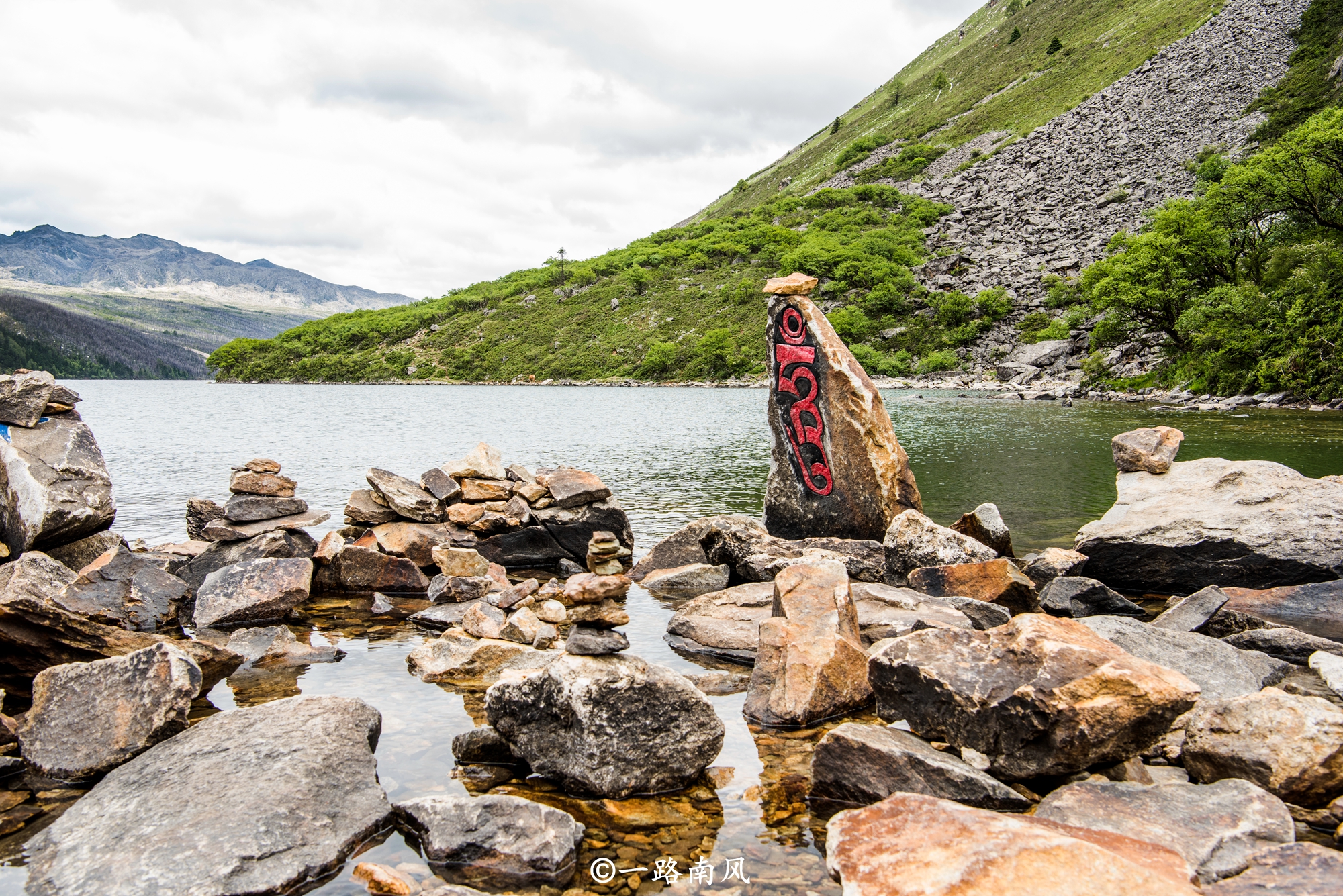 探寻四川甘孜自治州的神秘风光,甘孜州甲居藏寨风景