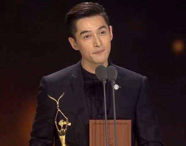 胡歌祝福自己生日微博说说,胡歌祝福别人生日快乐的视频