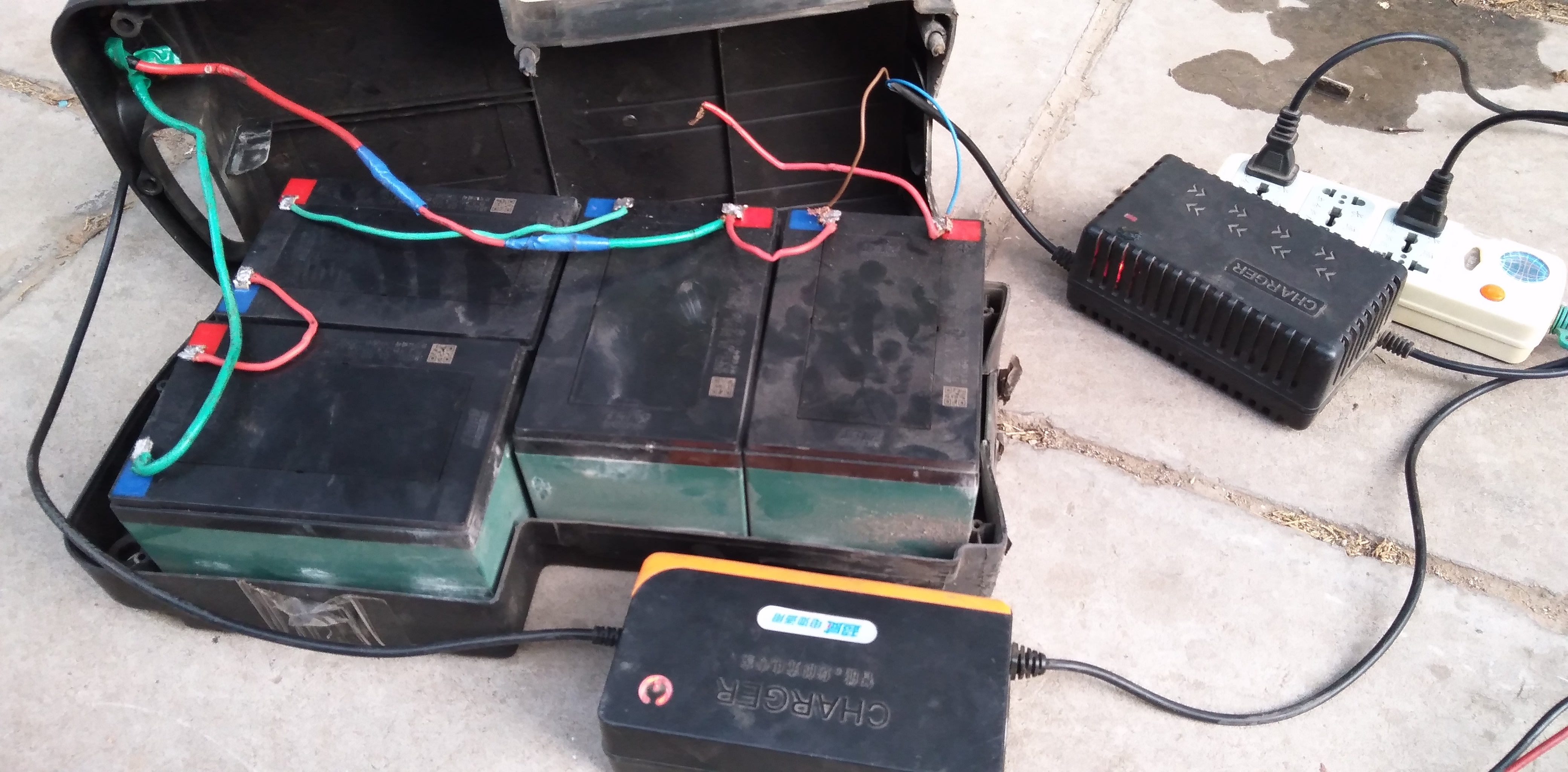 电动车放久了充电器充不进电,电动车放置时间长了充电充不进去