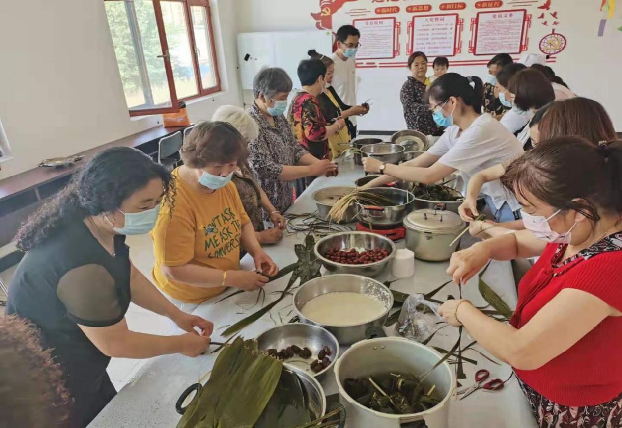 河北保定：隶都景苑社区开展“永远跟*党**走浓浓端午情”主题活动