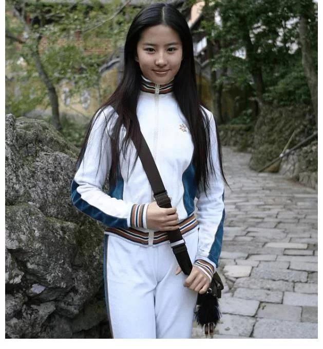 刘亦菲吹笛子的照片高清,刘亦菲吹笛子哪部戏