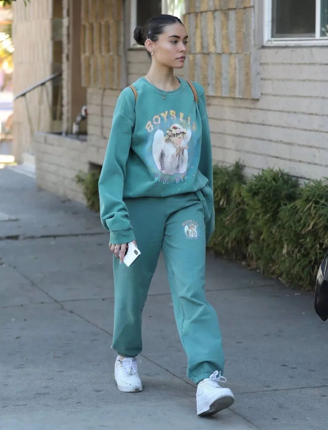 鞋柜怎么放春夏秋冬的鞋 (鞋柜必备的小白鞋)